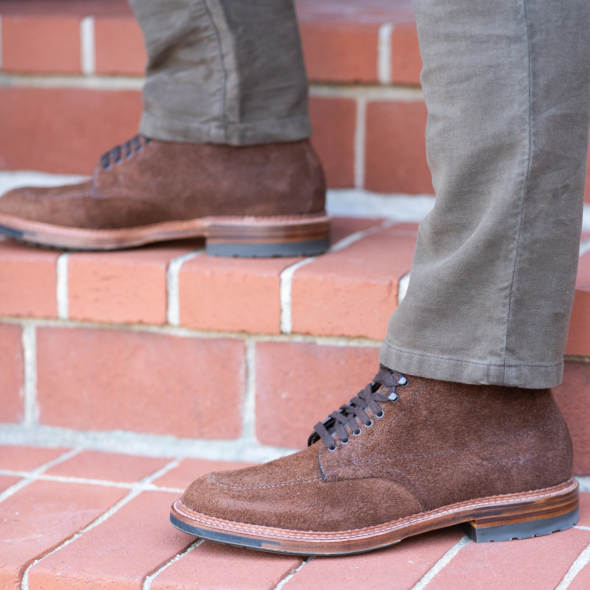 Alden 4015HC Indy Boot Commando Sole Reverse Tobacco Oiled Nubuck - Image 3